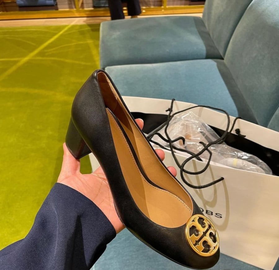 Tory Burch كعب بقاعدة عريضة ارتفاع ال4-5 سنتمتر يصل خلال 2-4 اسبوع باذن الله