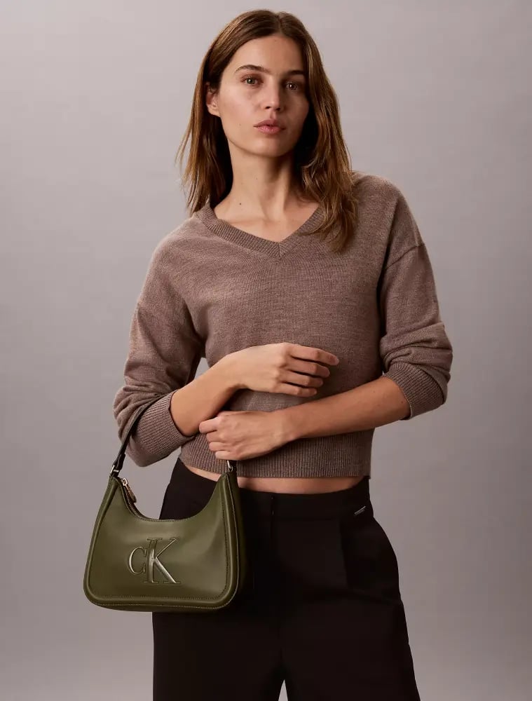 كالفن كلاين Embossed Monogram Shoulder Bag بالطلب ٢-٣ اسبوع