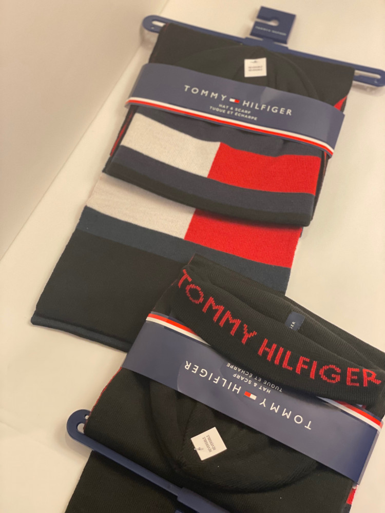 Tommy Hilfiger طقم سكارف رجالي يصل خلال 2-4 اسابيع باذن الله