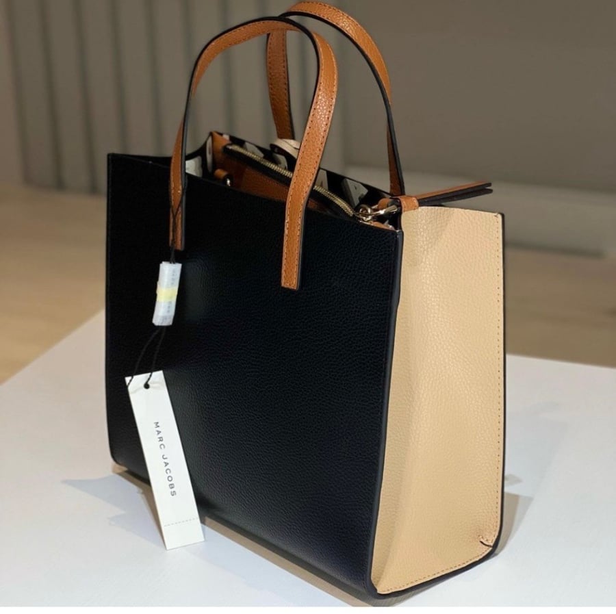 Marc Jacob شنطه حجم صغير عرض 19 ارتفاع 22 سم  مع ستراب طويل تصل خلال 2-4 اسبوع باذن الله