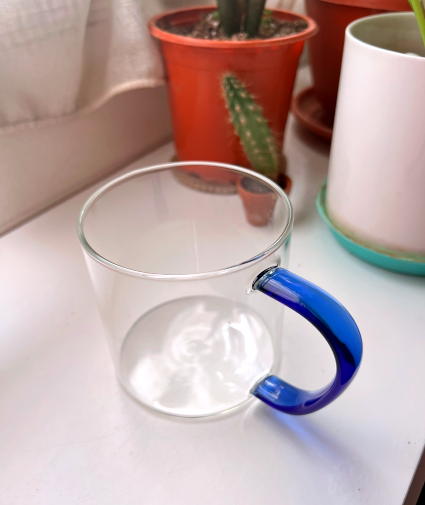 A transparent cup with a colored handle