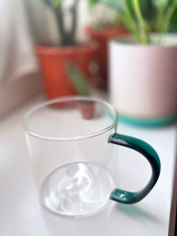 A transparent cup with a colored handle