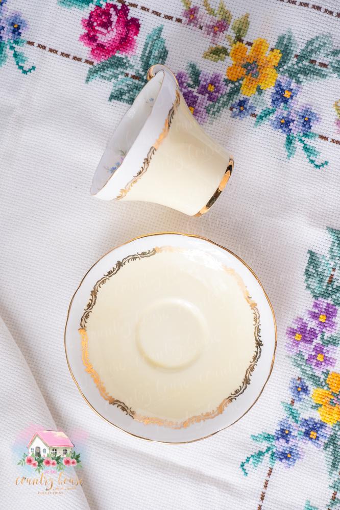 3823 كوب مع صحن انتيك من Royal Stafford