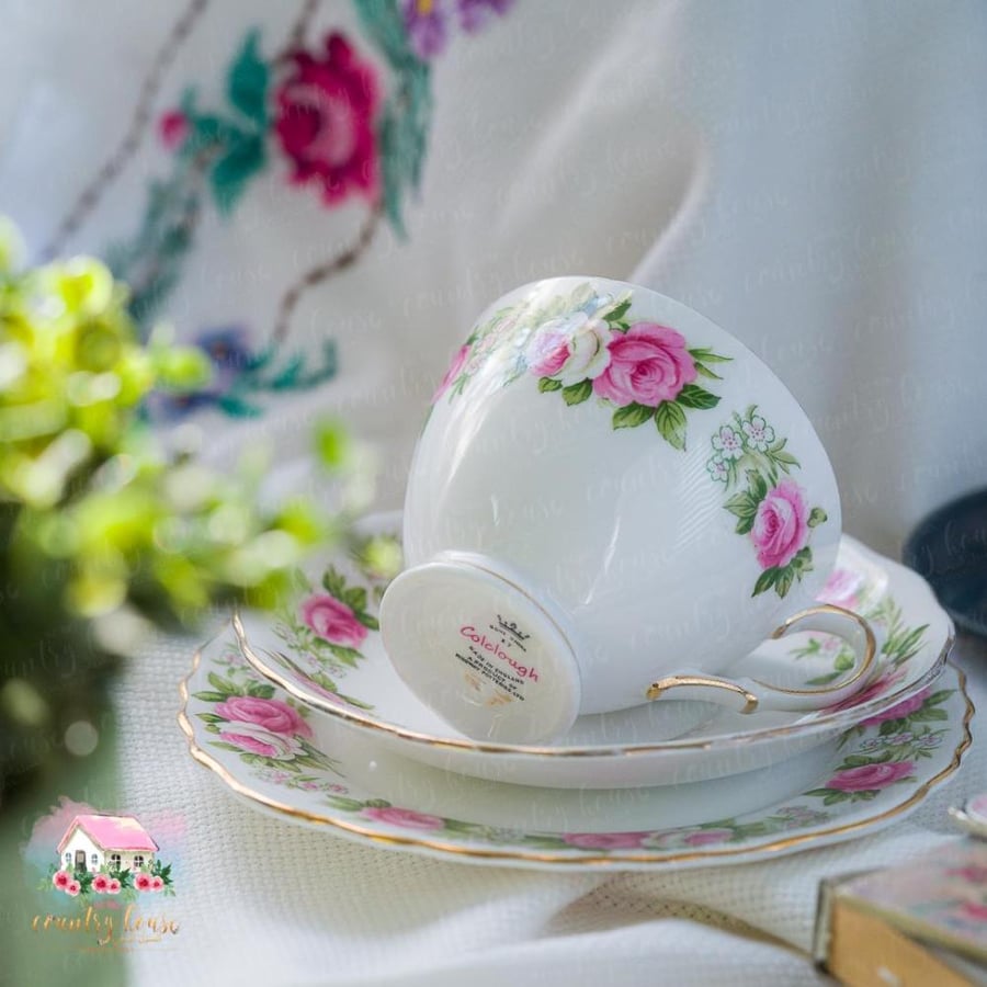 كوب مع صحنين انتيك من كولكلوڤ Colclough - المنزل الريفي الهادئ