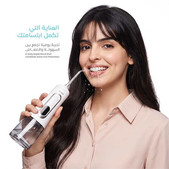 خيط الأسنان المائي ابيض