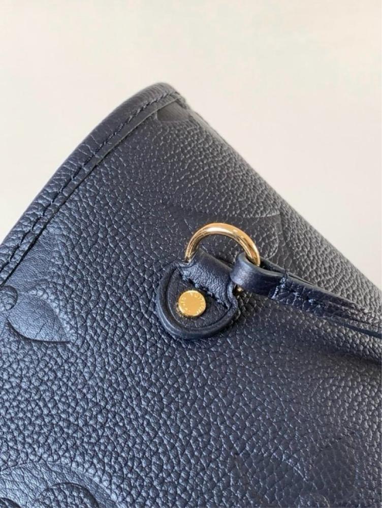 louis Vuitton MM اسود