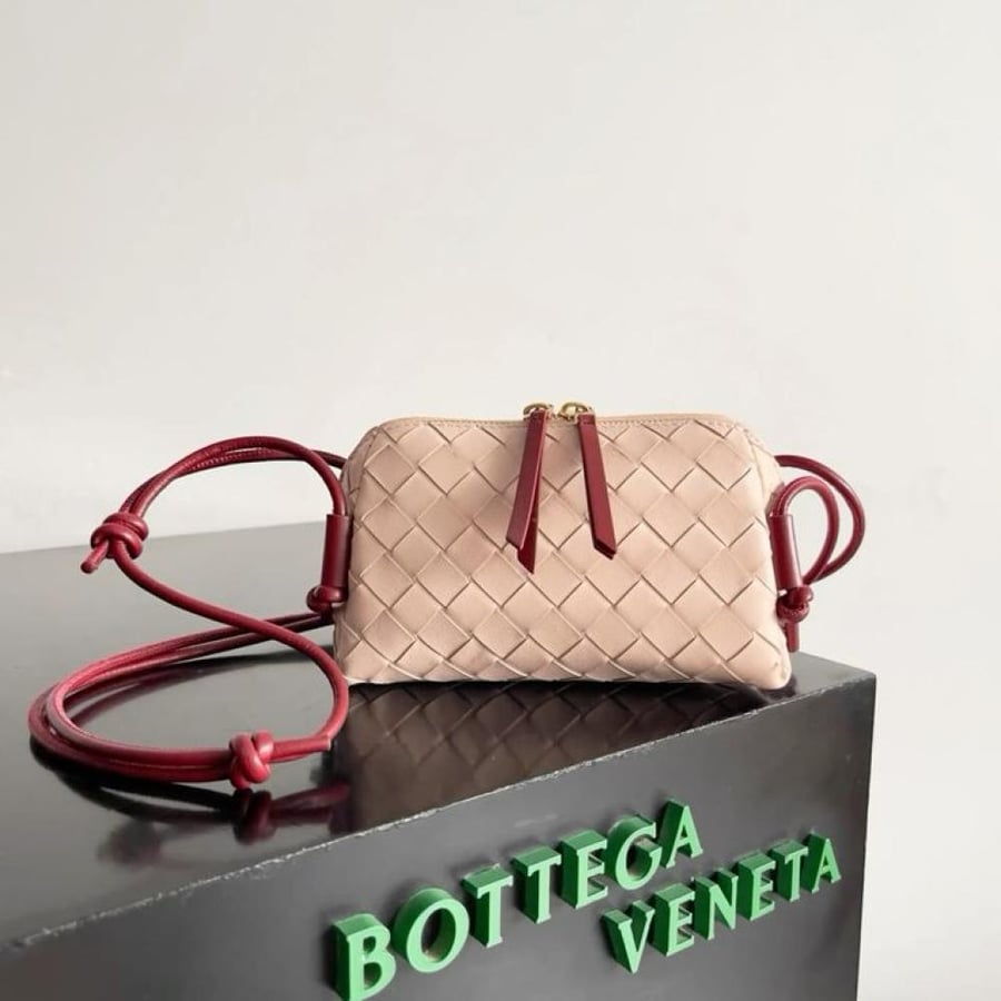 BOTTEGA Concert Pouch 18.5CM