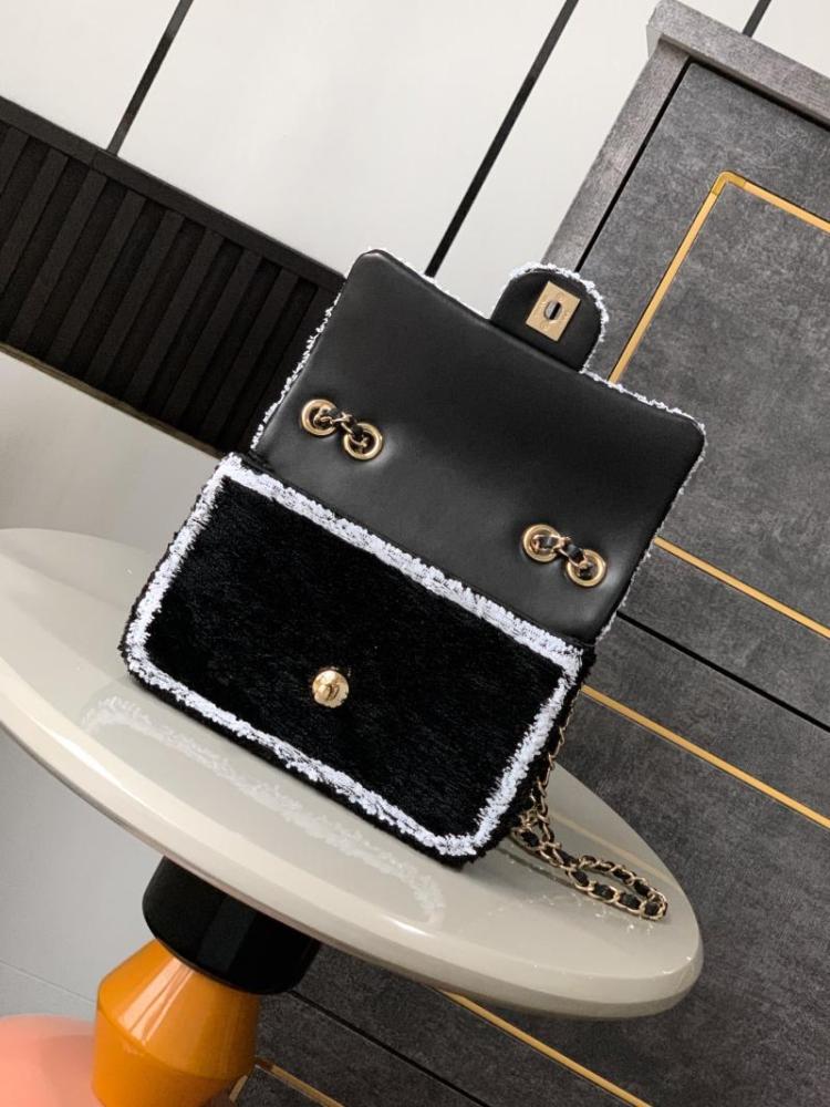 CHANEL 20CM