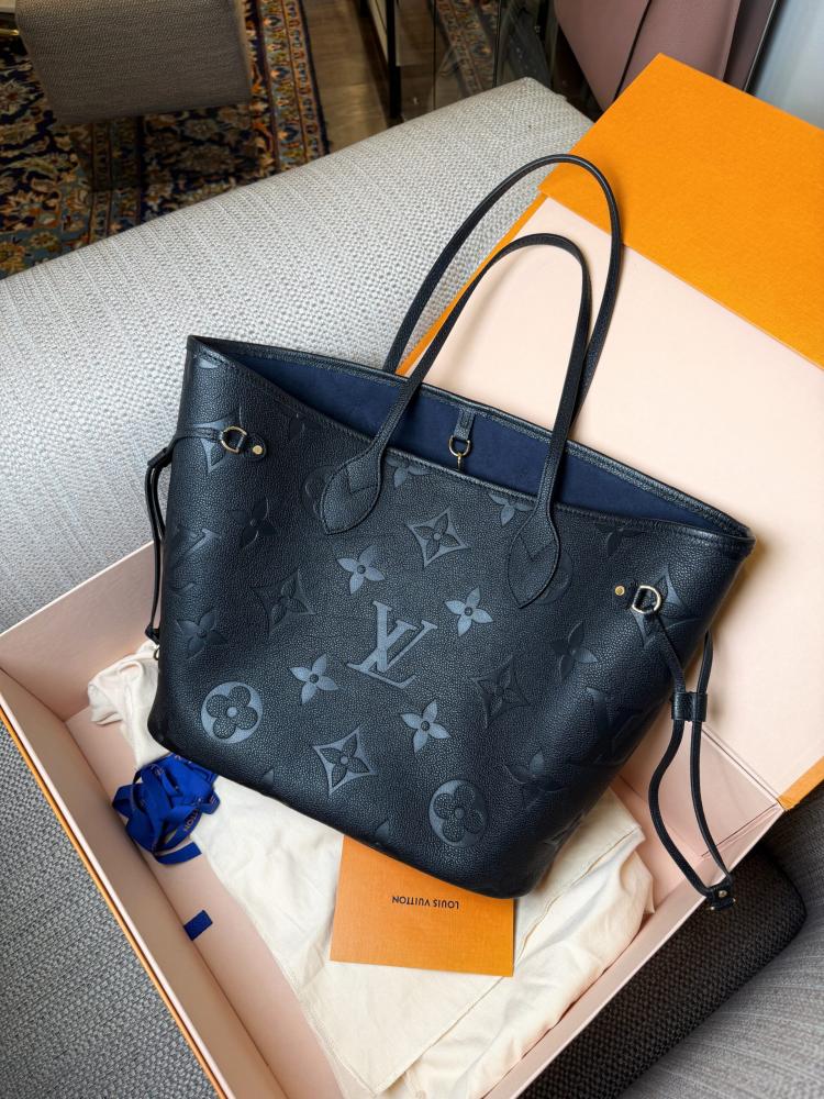 louis Vuitton MM اسود