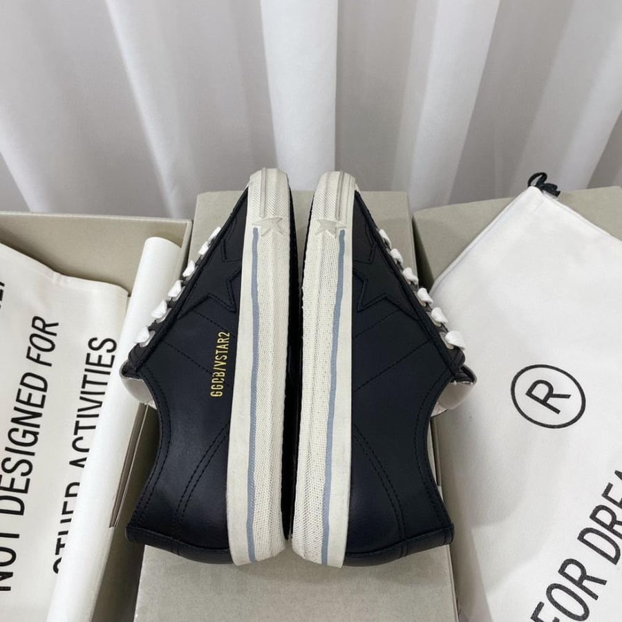 GOLDEN GOOSE