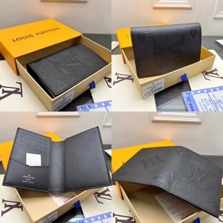 LOUIS VUITTON حامل جواز السفر