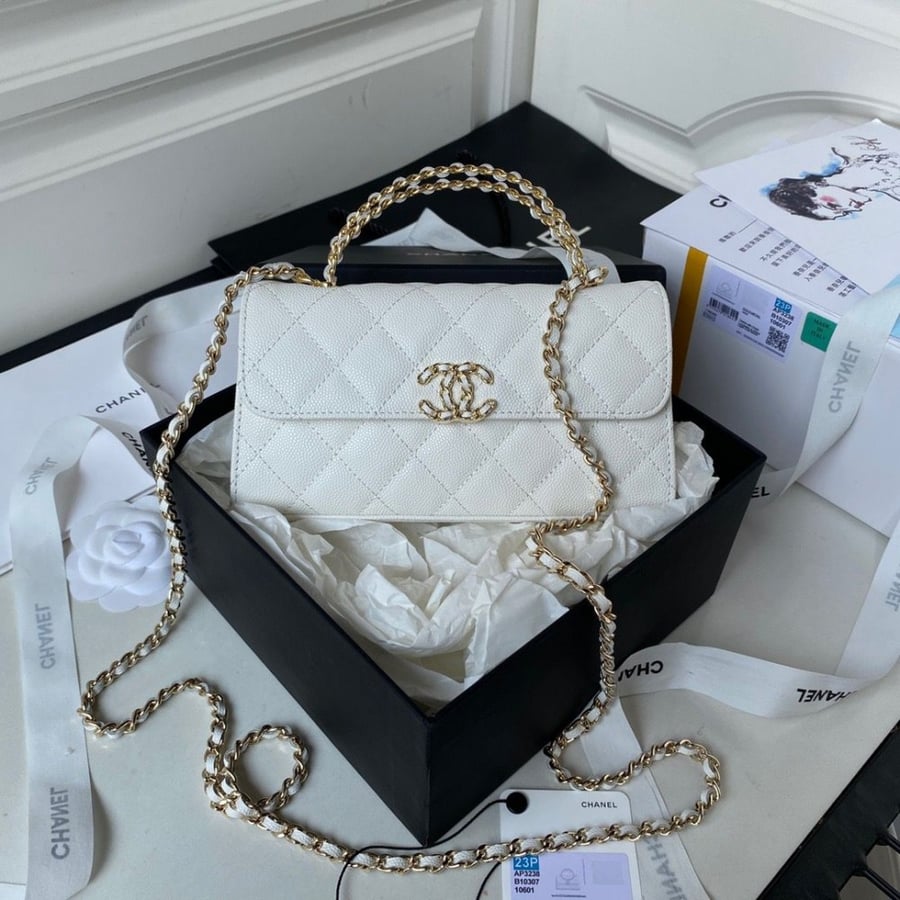 Chanel ذهبي