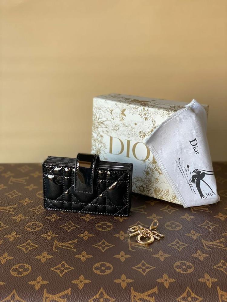 DIOR