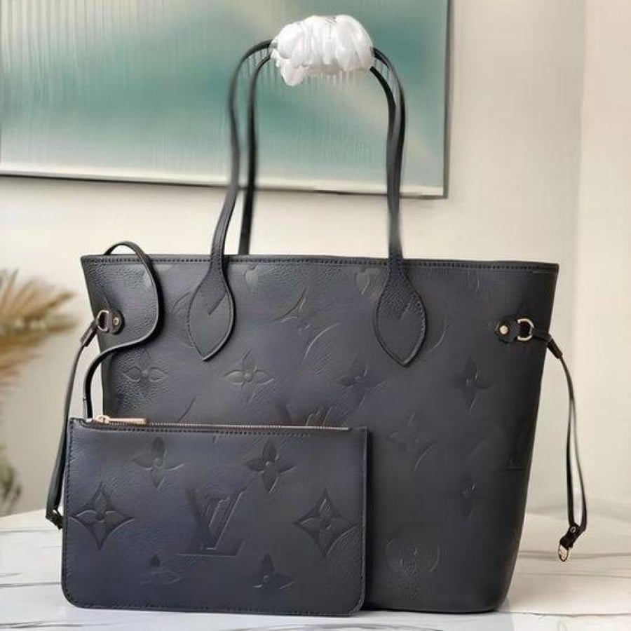 louis Vuitton MM اسود