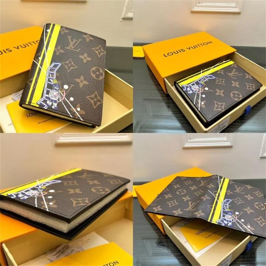LOUIS VUITTON حامل جواز السفر