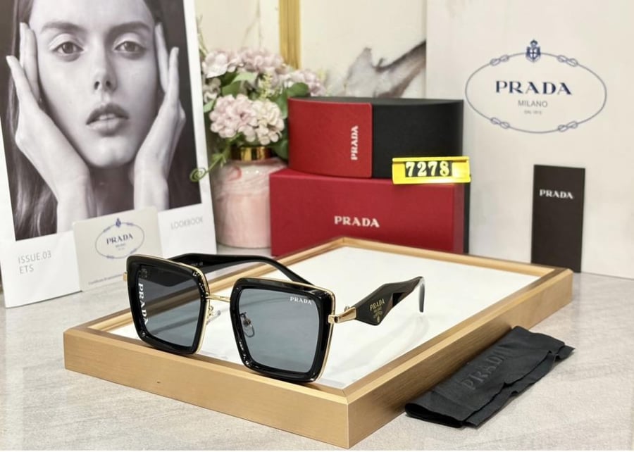 عدسه سوداء PRADA