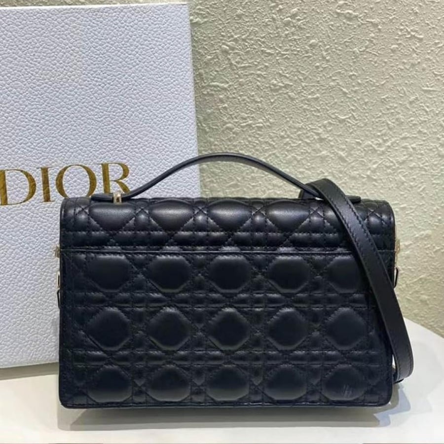 DIOR