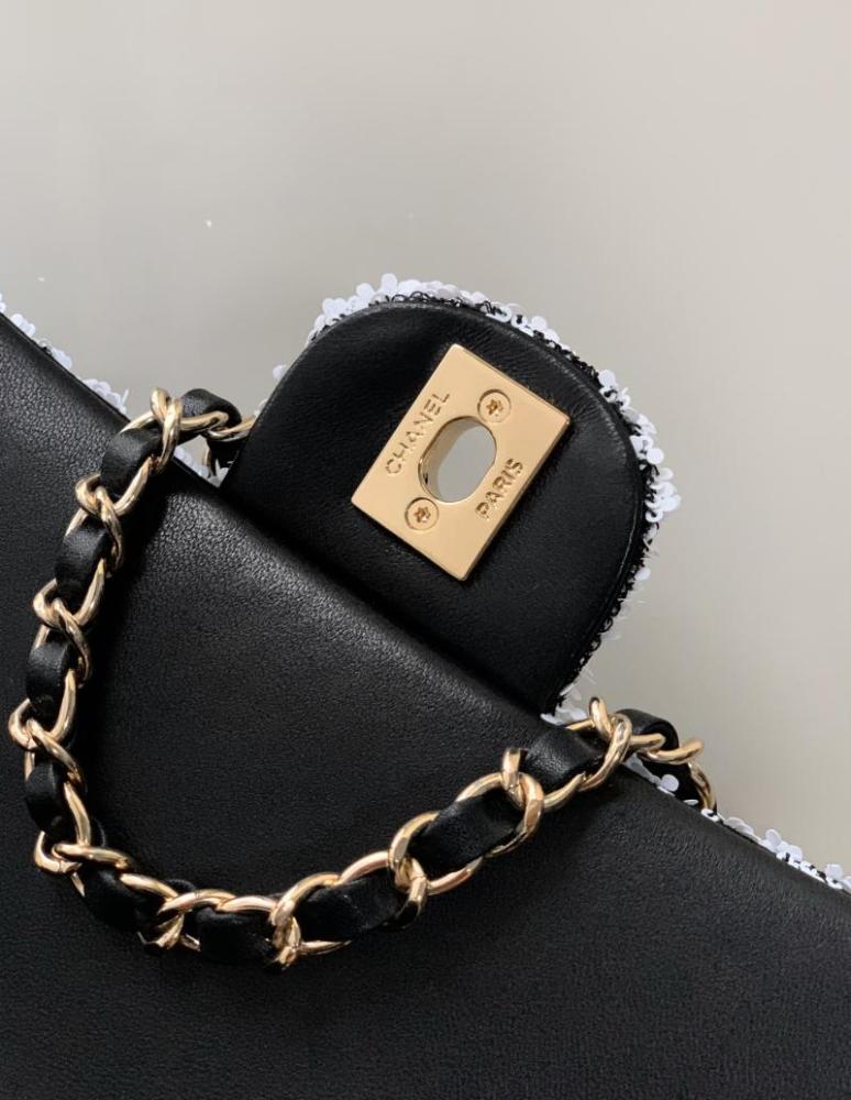 CHANEL 20CM