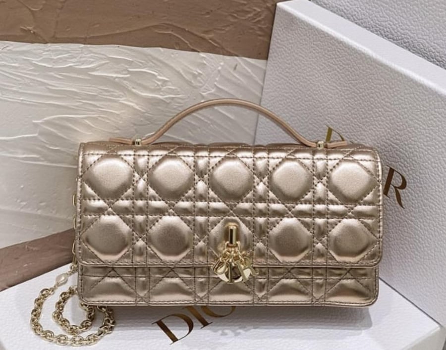 DIOR