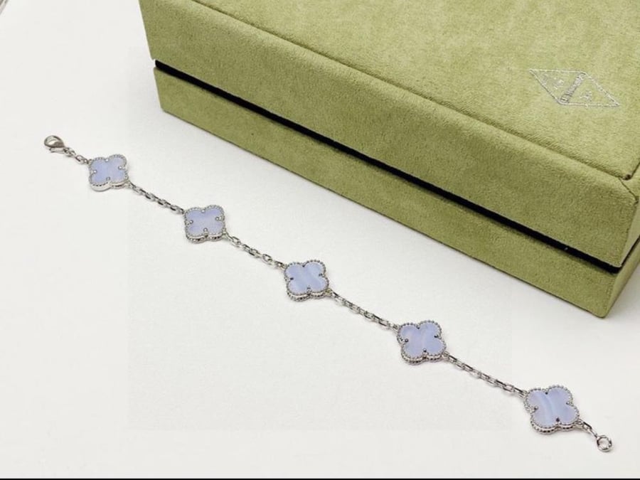 van cleef & arpels مطليه