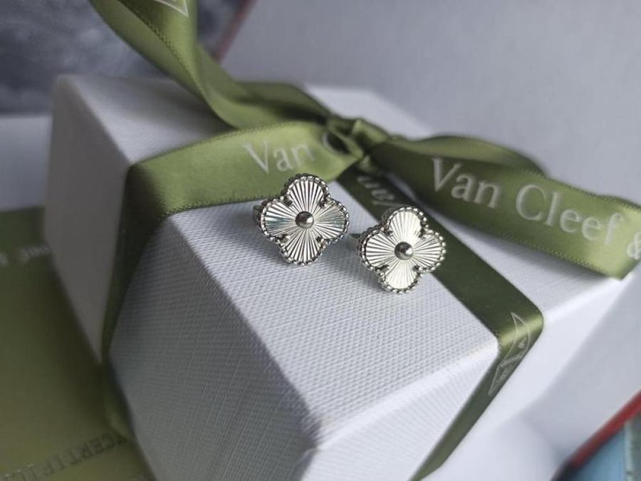 van cleef & arpels مطليه