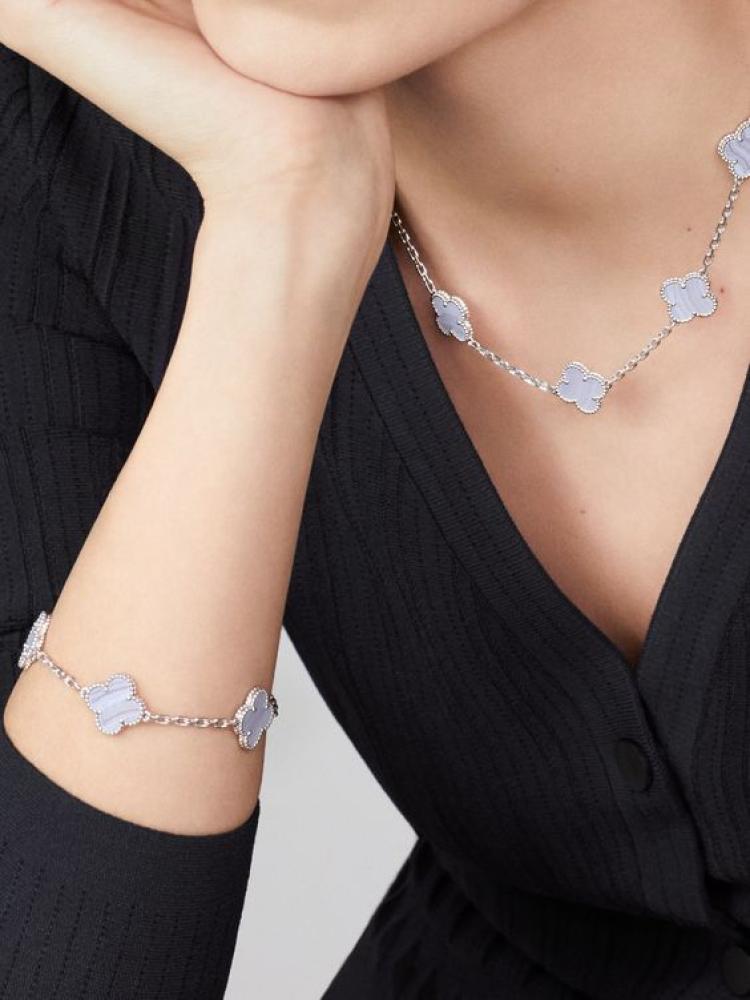 van cleef & arpels مطليه