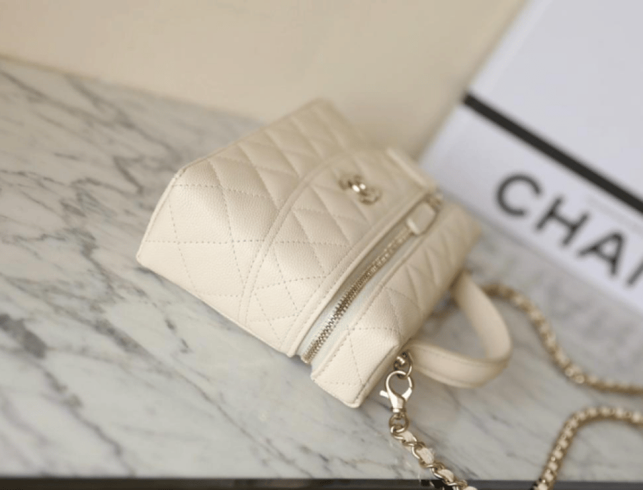 Chanel 19,5CM  اوف وايت
