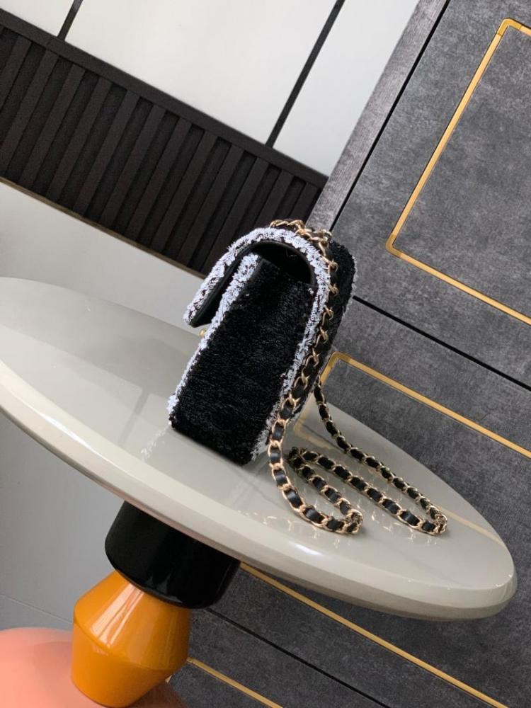 CHANEL 20CM