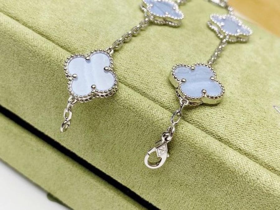 van cleef & arpels مطليه