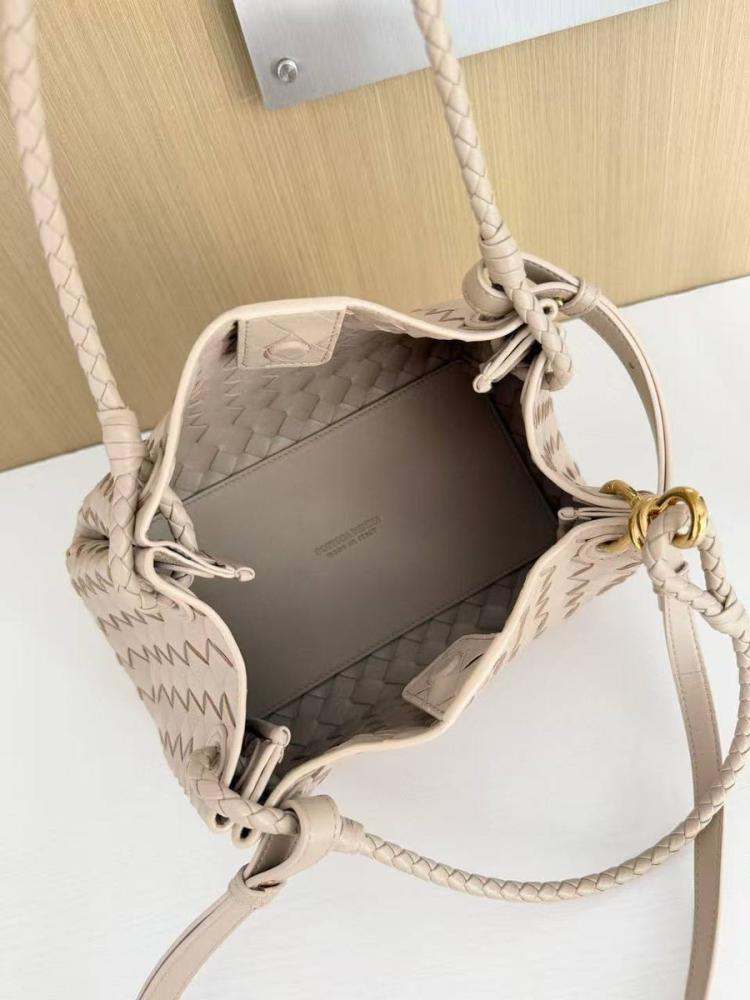 BOTTEGA  Parachute Medium 29.5cm