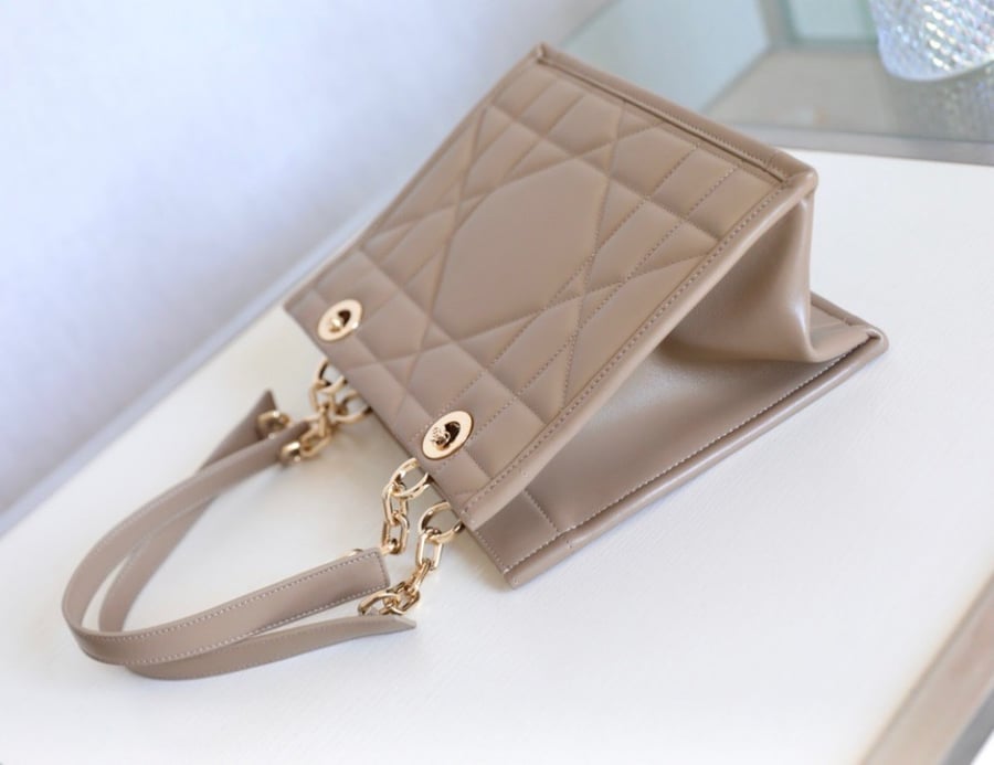 ESSENTIAL TOTE 26,5CM