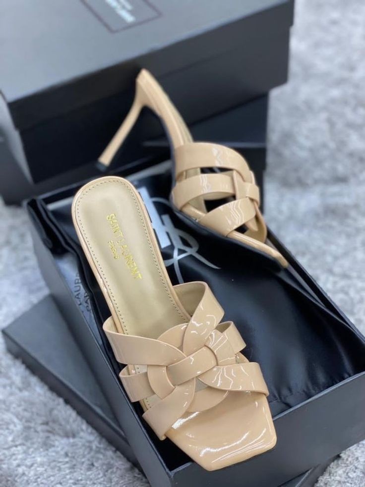 SAINT LAURENT