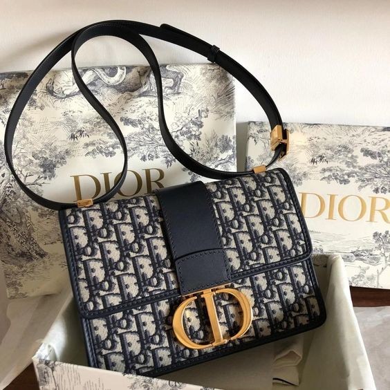 Montaigne30  (24CM)