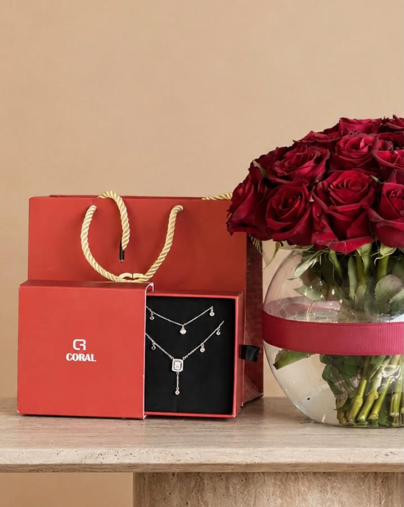 Vase of love & coral necklace