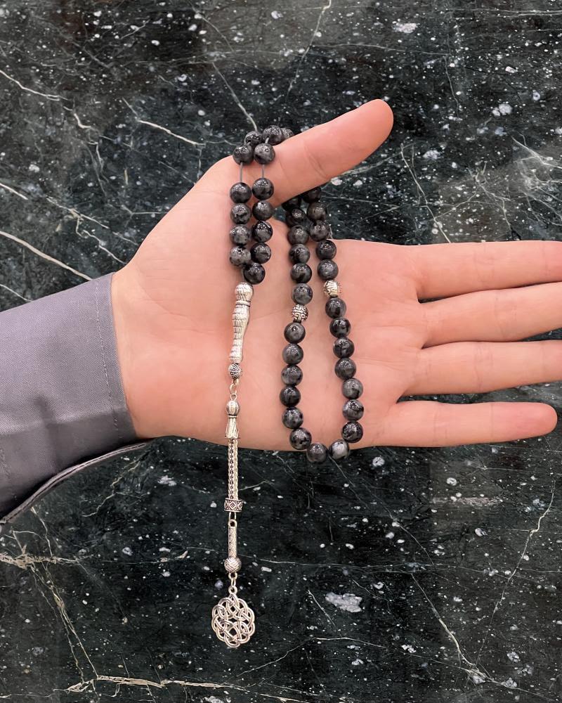 سبحة طاد وباقة ورد