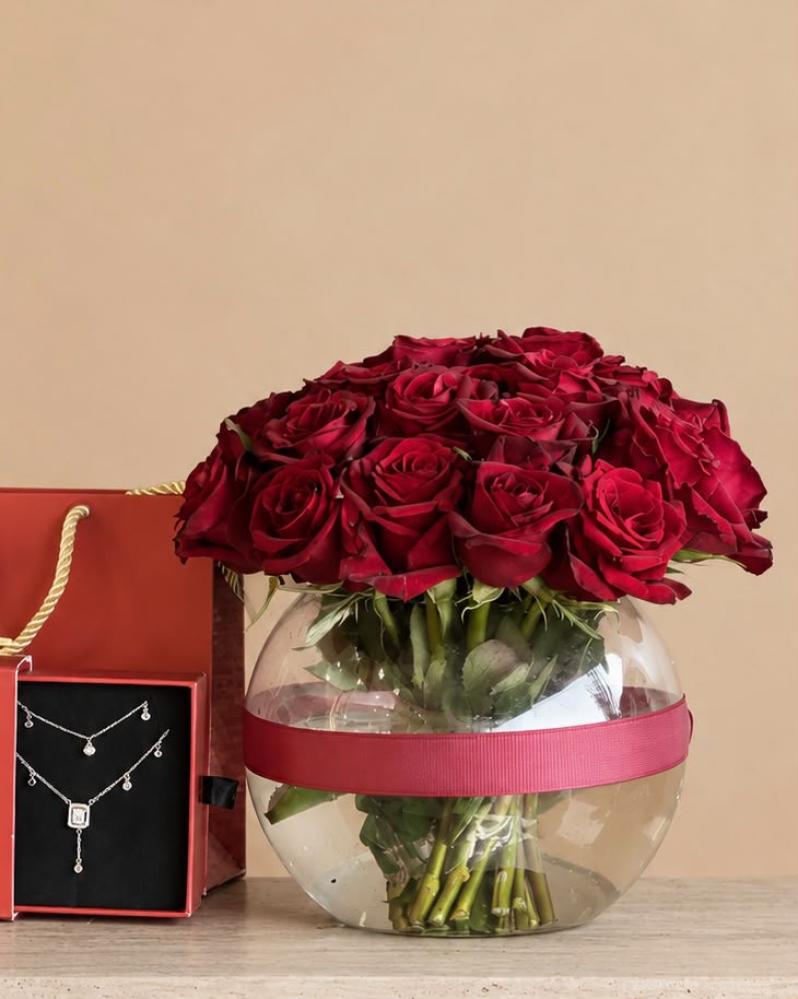 Vase of love & coral necklace