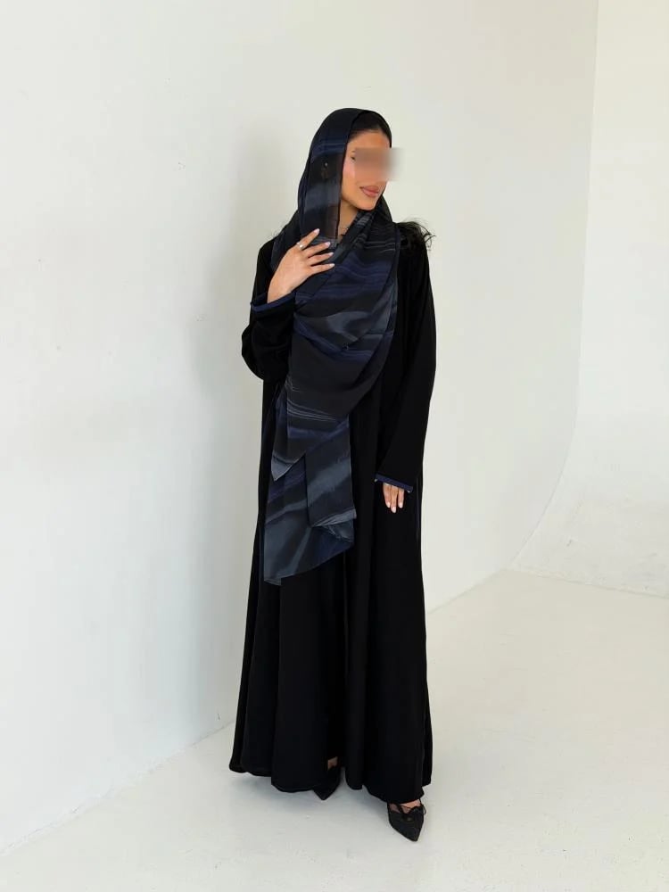 عباية كريب اطراف كحلية وطرحة مطبوعة ٢١٥