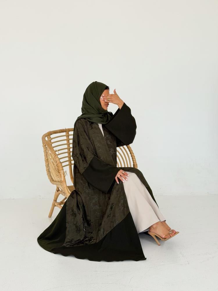عباية جاكار زيتي وحاشية كريب  ٢٢٢