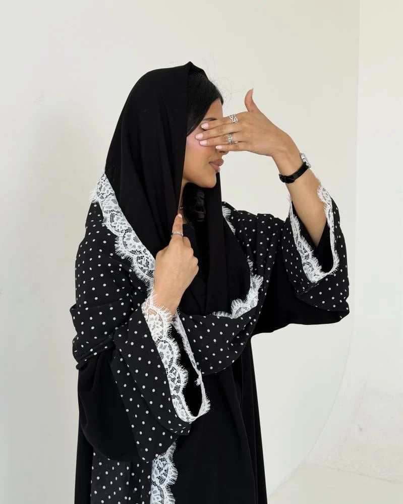 عباية كريب باطراف شيفون ودانتيل ٢١١