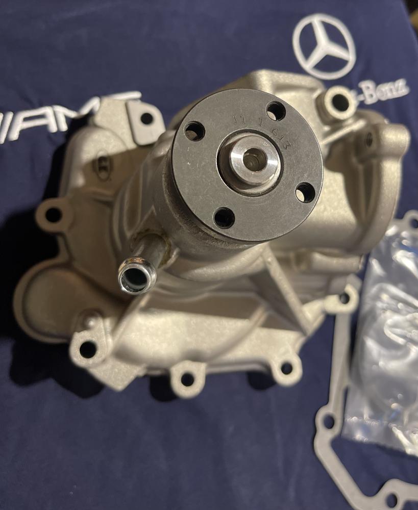 Mercedes water pump 8-cylinder ghost - GK German company