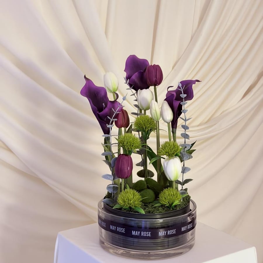 Artificial flower vase