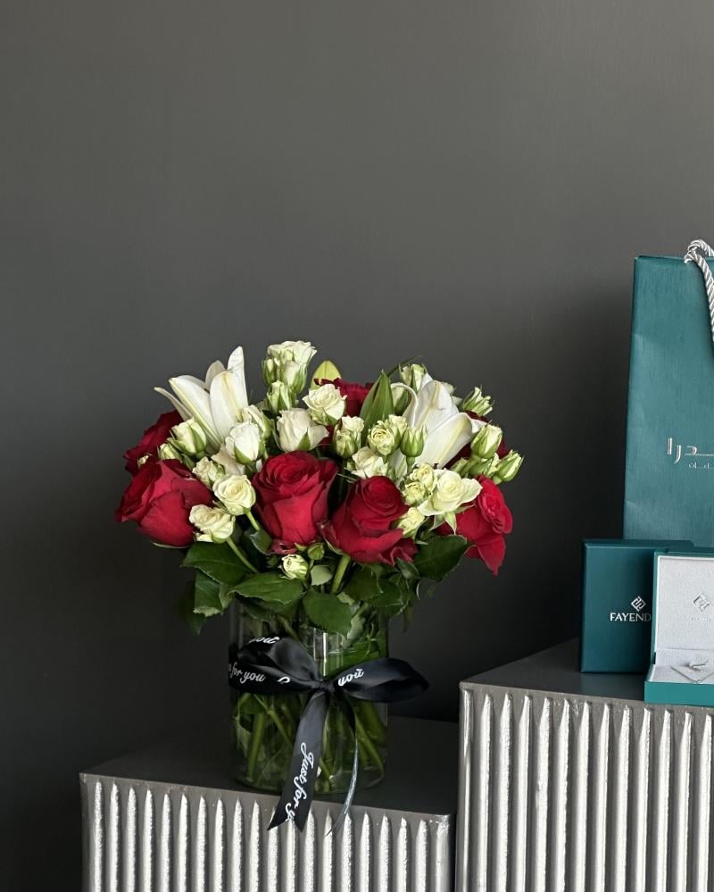 Silver necklace & flower vase