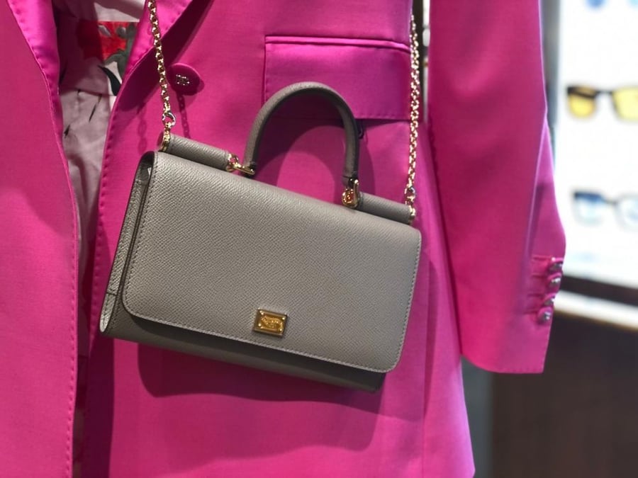 شنطة اي فون  رمادي D&g