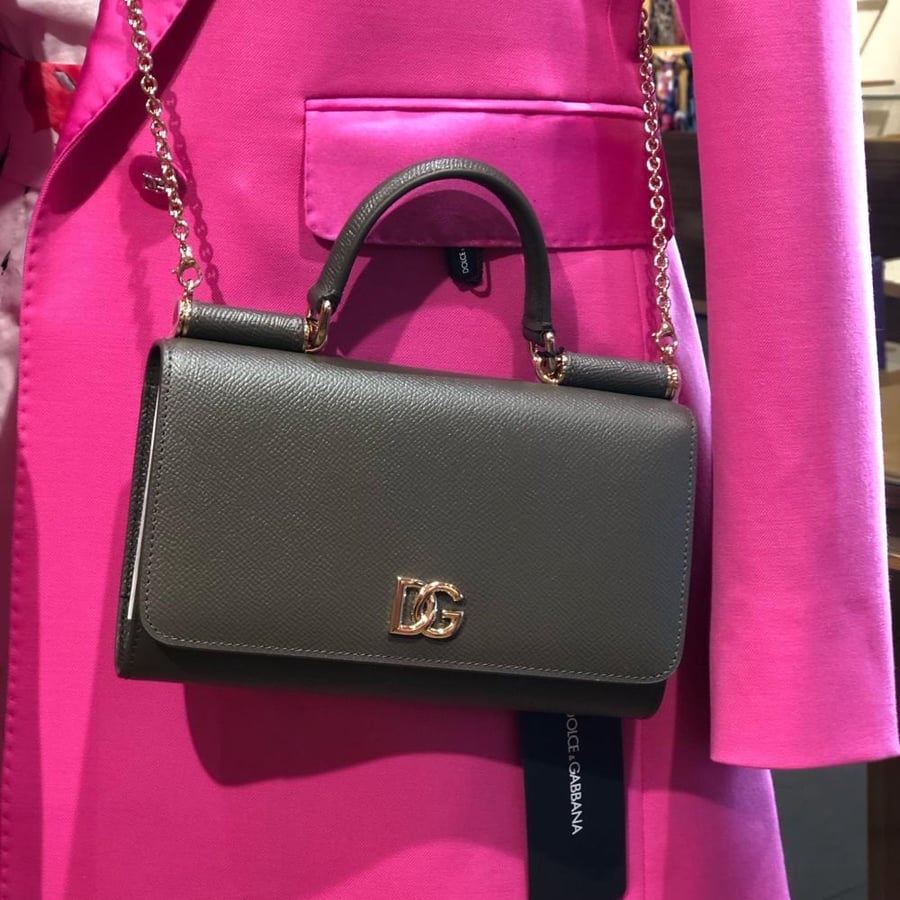 شنطة اي فون زيتي. D&g