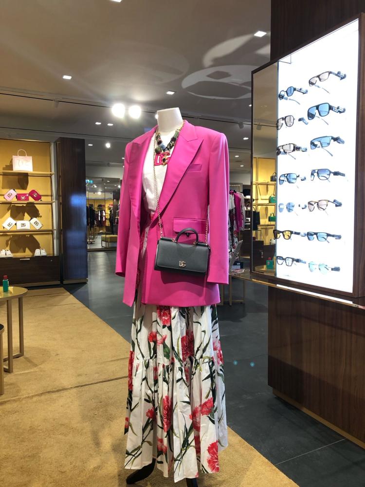 شنطة اي فون رصاصي D&g