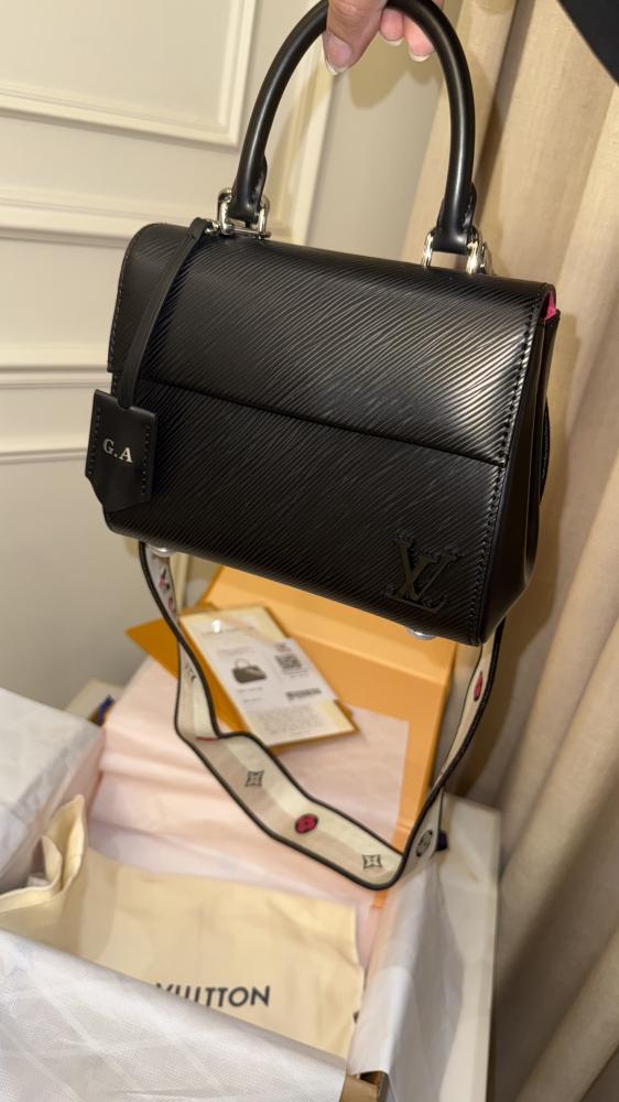 The Vee Clooney black