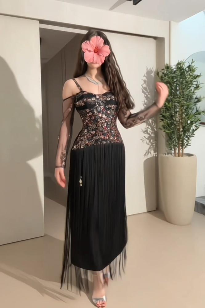 فستان سهرة أسود بصدرية شك زركون وهدب