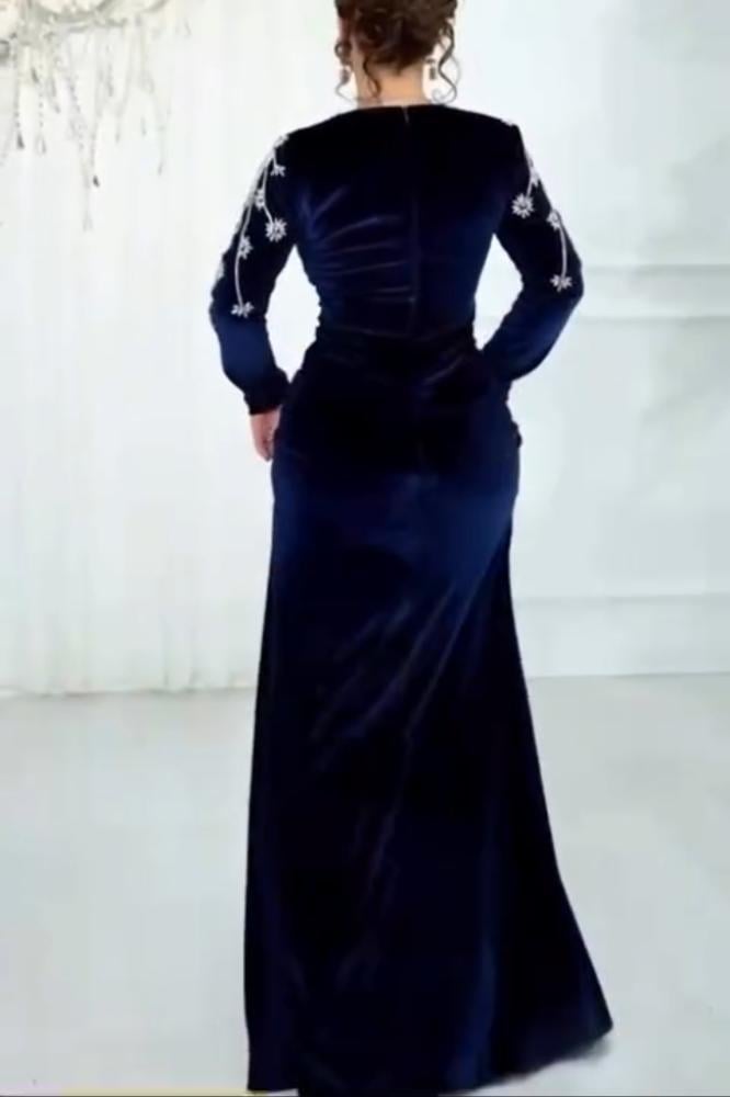 فستان سهرة مخمل بتطريز يدوي