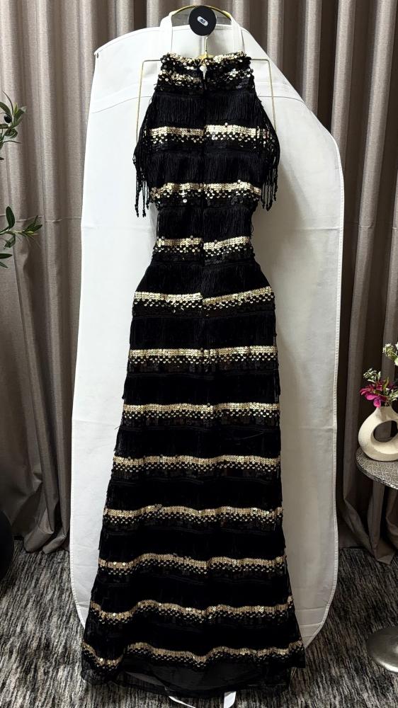 فستان سهرة أسود هالتر مطرز خرز وترتر مع هدب فاخر