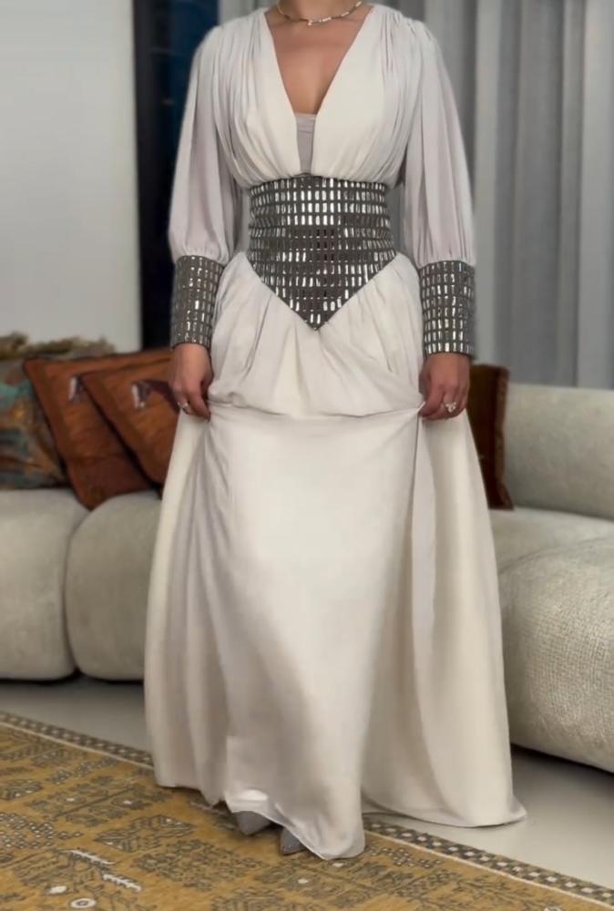 فستان سهرة شيفون جورجيت بلون أبيض